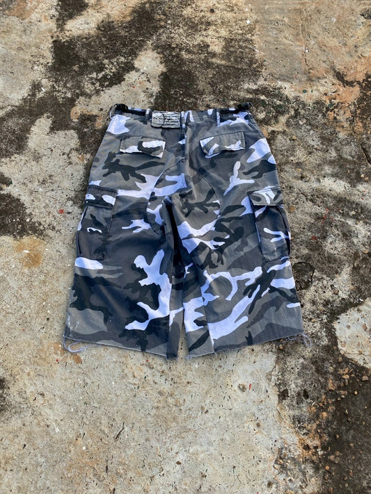 Vintage snow short camo